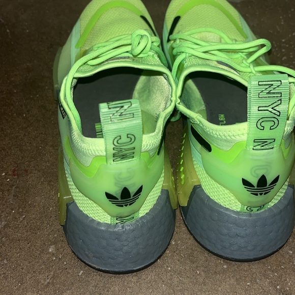 NMD R1 Adidas Sneakers - Picture 3 of 5